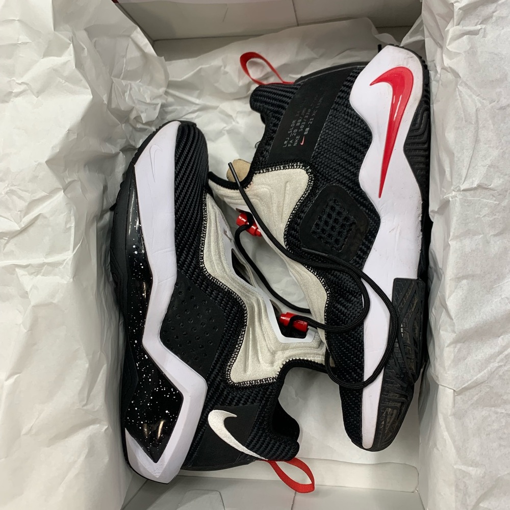 Nike Lebron Soldier XIV Sz 8.5